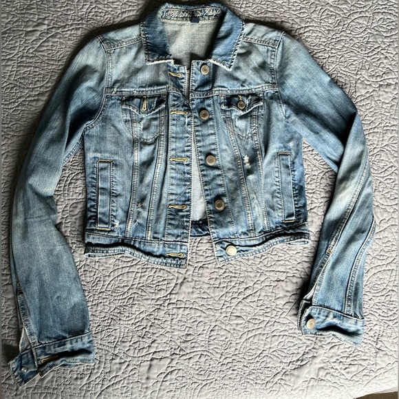 Cropped Light Denim American Eagle Jacket - Picture 3 of 7